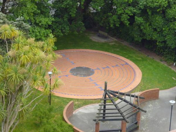Labyrinth from up high800x600